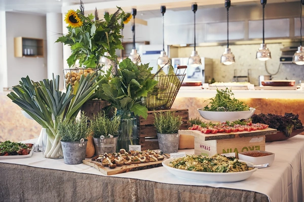 Skördebord, råvaror i säsong, buffébord